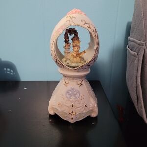 Music Box Porcelain Egg Revolving Cherub Angels Wind Up Plays "Fur Elise"